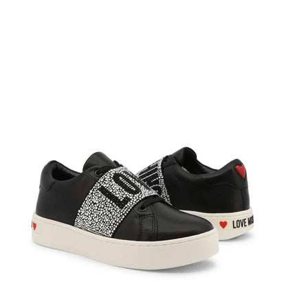 Ik hou van Moschino-sneakers 