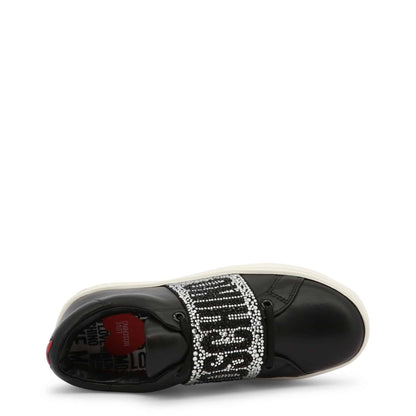 Ik hou van Moschino-sneakers 